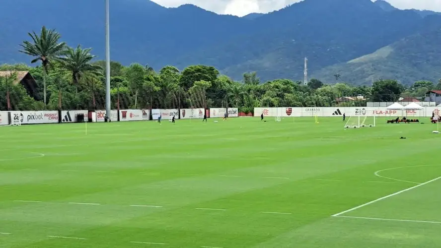 Cebolinha e Pedro treinam em separado no Flamengo