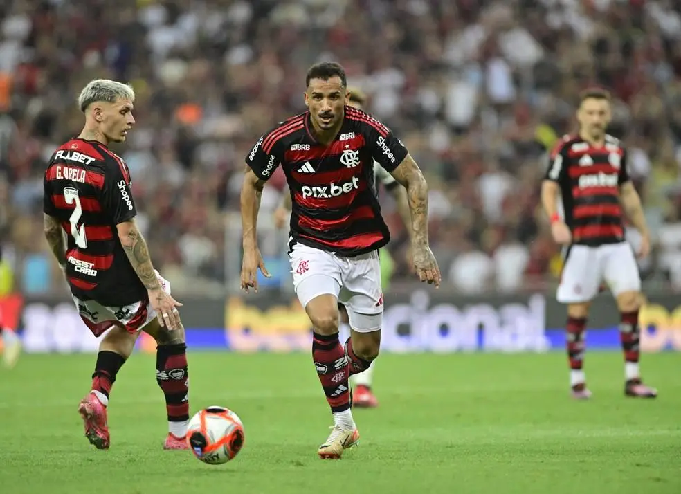 Danilo em ação pelo Flamengo