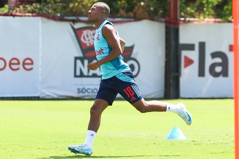 De la Cruz em treino do Flamengo