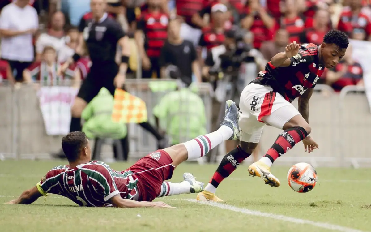 Flamengo e Fluminense mediram forças no Maracanã