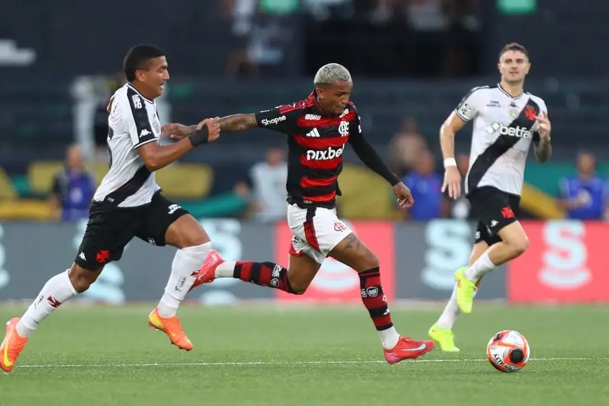 Flamengo e Vasco se enfrentam na semifinal do Carioca