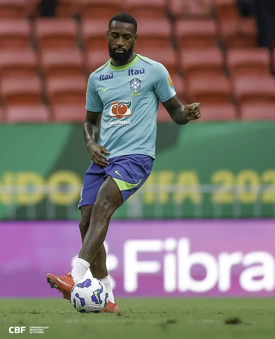 Gerson em treino da Seleção