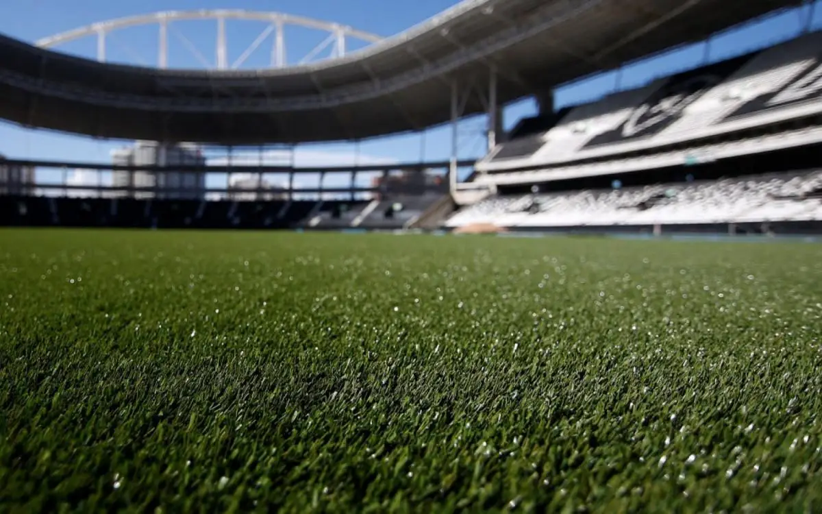 Gramado do Estádio Nilton Santos, do Botafogo, é artificial