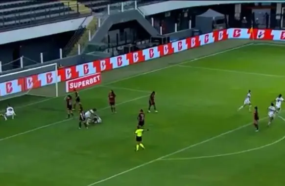 Jogadoras do São Paulo comemoram gol marcado na vitória sobre o Flamengo (Foto: Reprodução/TV Globo)