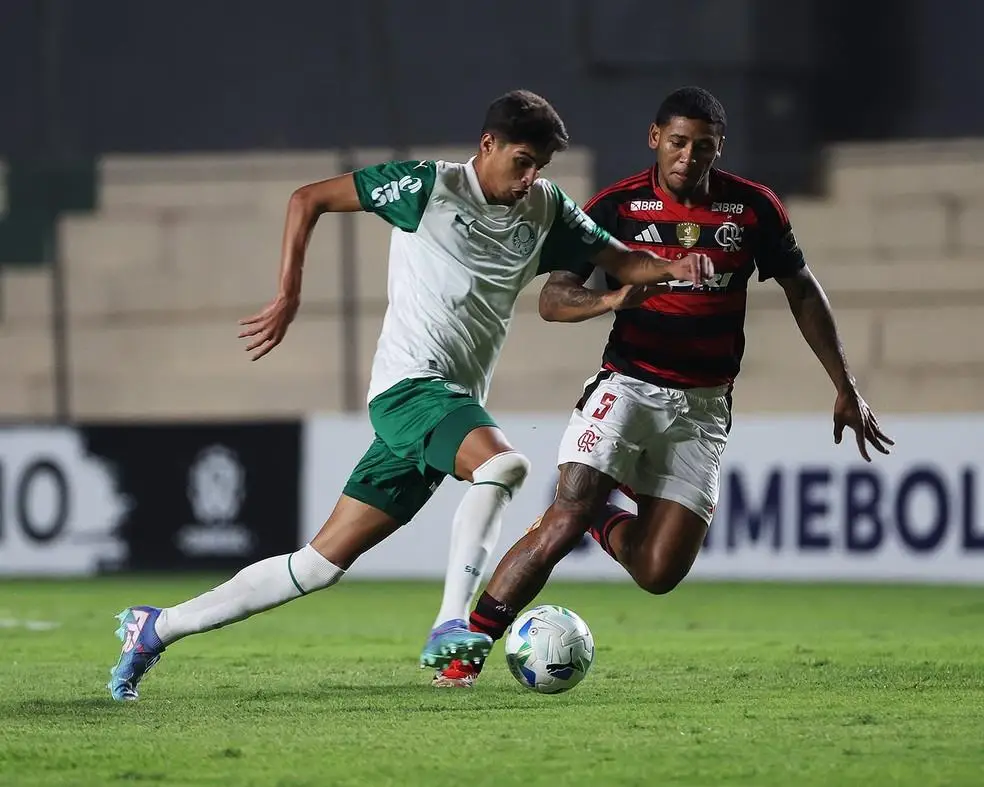 Lance da final entre Flamengo e Palmeiras, pela Libertadores Sub-20