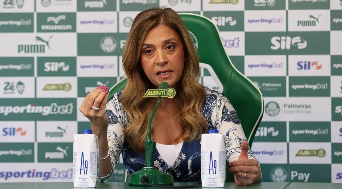 Leila Pereira em coletiva do Palmeiras