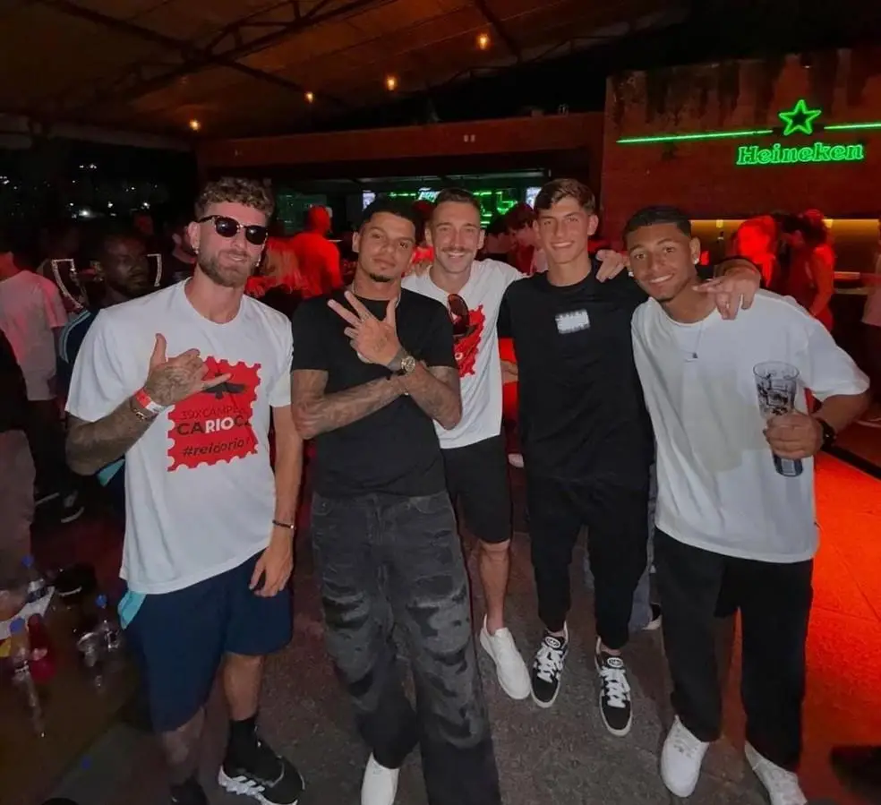 Léo Pereira, Léo Ortiz e Léo Nannetti na festa do título carioca do Flamengo