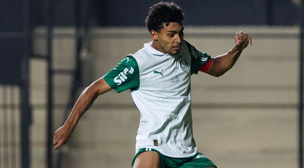 Luighi na cobrança de pênalti na final da Libertadores Sub-20 contra o Flamengo