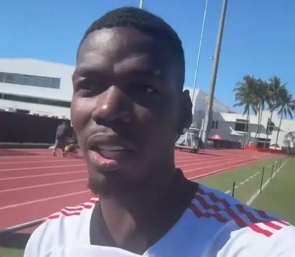 Paul Pogba com a camisa do Flamengo