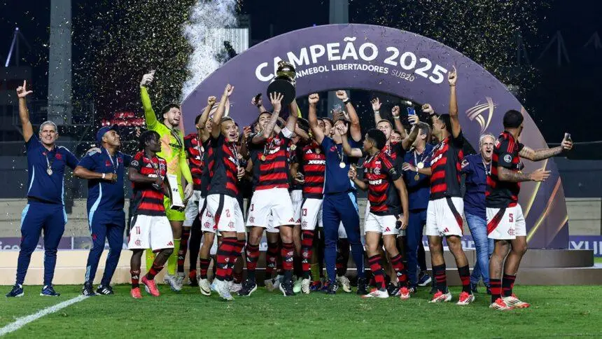 Presidente da Conmebol comemora título do Flamengo na Libertadores