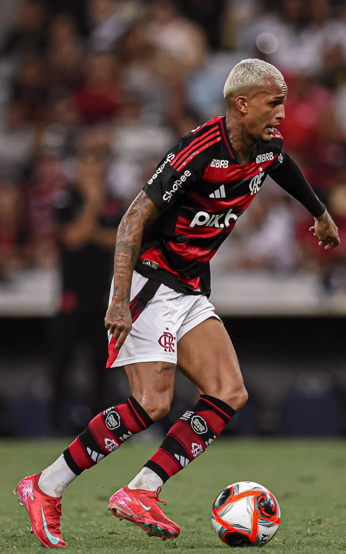 Wesley em clássico contra o Vasco