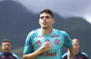 Ayrton Lucas em treino no Flamengo (Foto: Gilvan de Souza / Flamengo)