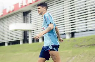 Ayrton Lucas no treino do Flamengo (Foto: Adriano Fontes/Flamengo)