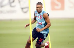 De la Cruz em ação no treino do Flamengo (Foto: Adriano Fontes / Flamengo)
