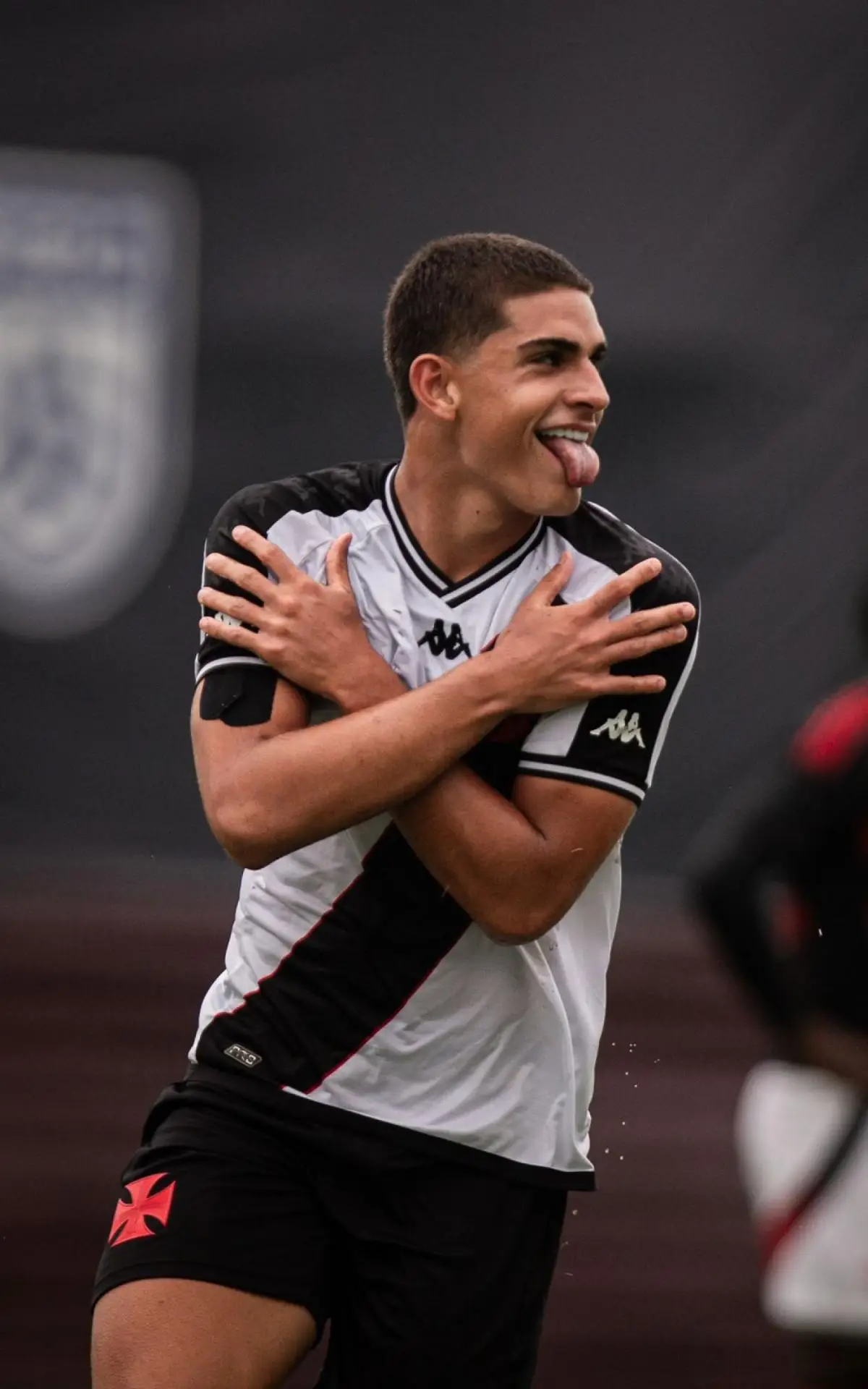 Diego Minete marcou o segundo gol do Vasco na vitória sobre o Flamengo