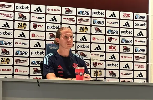 Filipe Luís em coletiva de imprensa, após Flamengo x Corinthians (Foto: Letícia Marques)