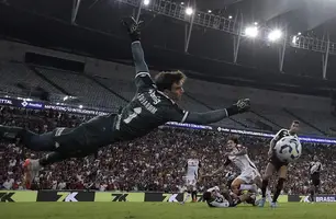 Léo Jardim foi o destaque no clássico entre Vasco e Flamengo (Foto: André Durão)