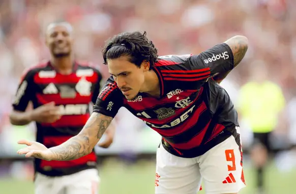 Pedro marcou duas vezes na goleada do Flamengo sobre o Corinthians (Foto: Adriano Fontes / Flamengo)