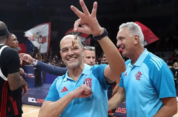 Sergio Hernández chegou ao Flamengo em fevereiro de 2025 (Foto: Divulgação/ FIBA)