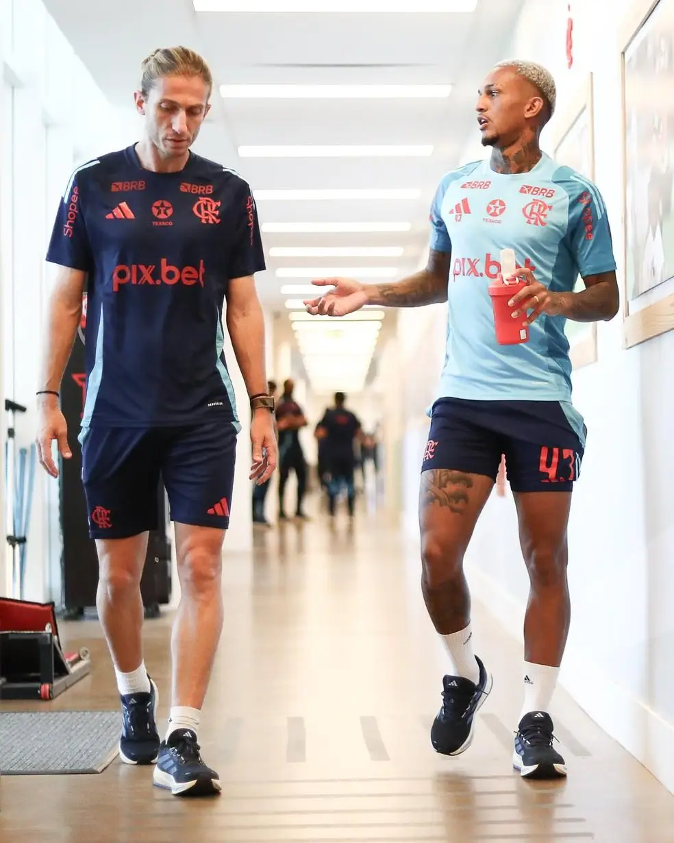 Wesley vive bom momento com Filipe Luís no Flamengo
