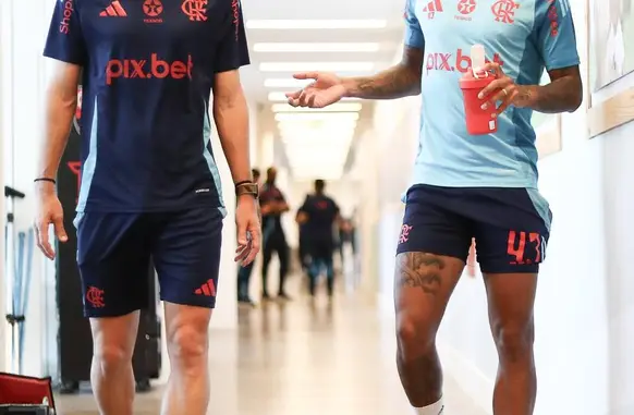 Wesley vive bom momento com Filipe Luís no Flamengo (Foto: Gilvan de Souza / CRF)
