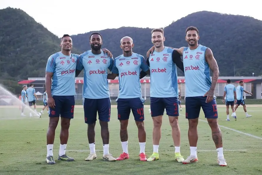 Alex Sandro, Gerson, Wesley, Léo Ortiz e Danilo