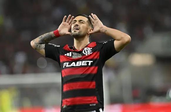 Arrascaeta comemora sétimo gol no Brasileirão 2025 (Foto: André Durão)