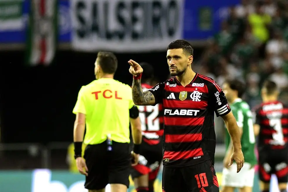 Arrascaeta em Palmeiras x Flamengo no Allianz Parque pelo Campeonato Brasileiro