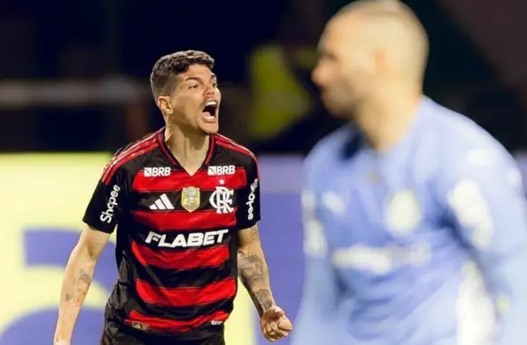 Ayrton Lucas e Weverton (Foto: Adriano Fontes/Flamengo)