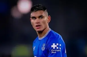 Carlos Alcaraz com a camisa do Everton (Foto: Divulgação / Everton)