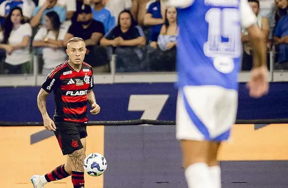 Cebolinha em ação pelo Flamengo contra o Cruzeiro (Foto: Adriano Fontes / Flamengo)