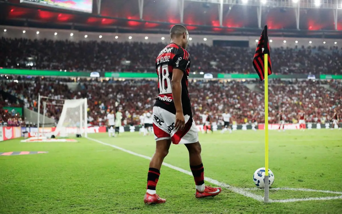 De La Cruz no clássico entre Flamengo e Botafogo