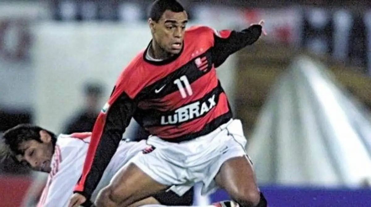 Denílson atuando pelo Flamengo nos anos 2000
