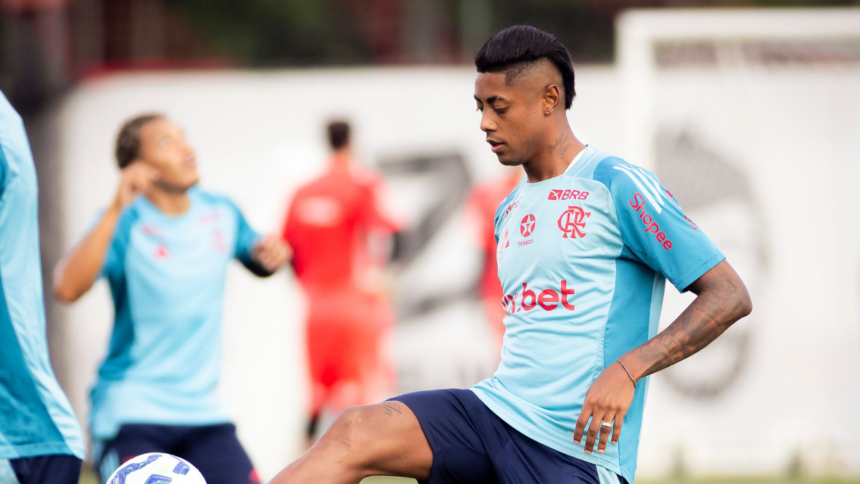 Elenco do Flamengo inicia preparação para jogo contra a LDU, pela Libertadores