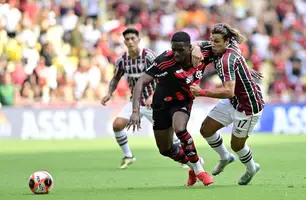 Evertton Araújo marca Canobbio em Fluminense x Flamengo (Foto: André Durão)