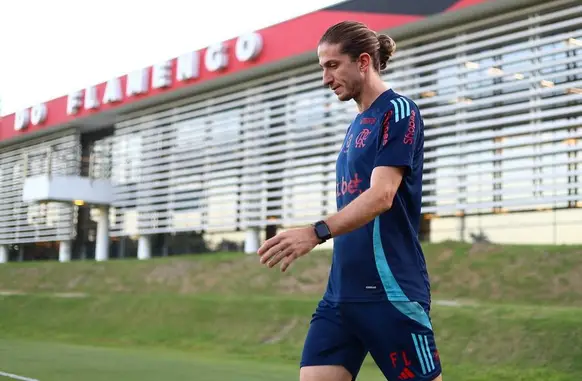Filipe Luís antes de treino no Flamengo no Ninho do Urubu (Foto: Gilvan de Souza/Flamengo)