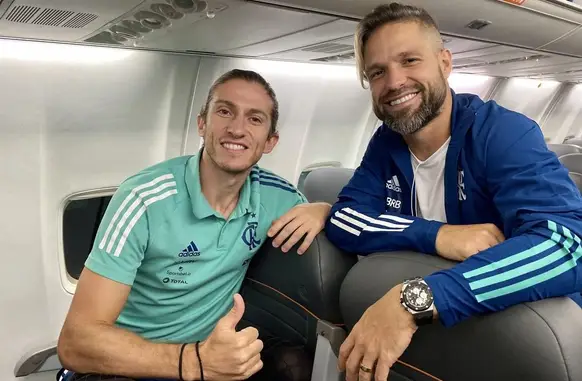 Filipe Luís e Diego na época que eram jogadores do Flamengo (Foto: Alexandre Vidal / CRF)