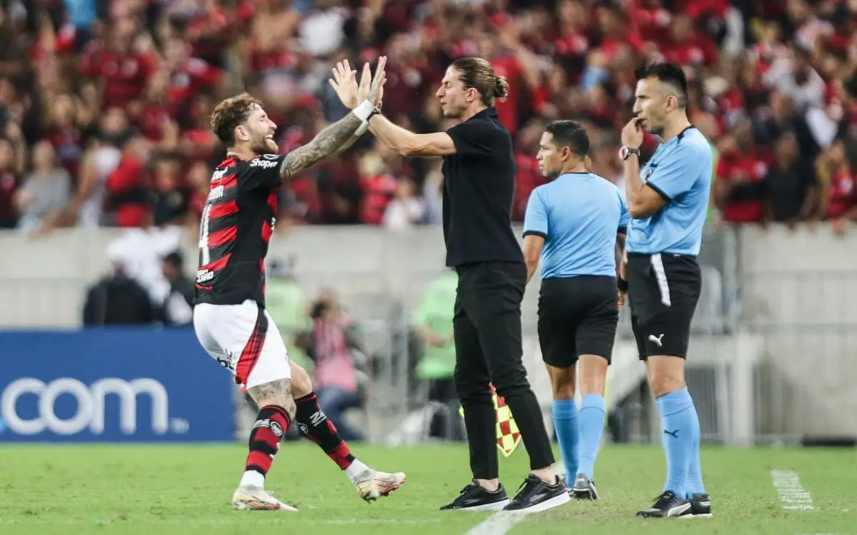 Filipe Luís e Léo Pereira