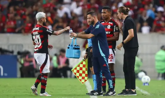 Pedro não está 100%, diz Filipe Luís, mas Flamengo segue forte Pedro não está 100%, diz Filipe Luís, mas Flamengo segue forte