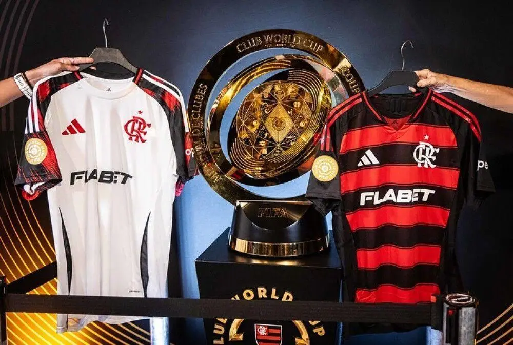 Flamengo recebe o troféu do Mundial de Clubes