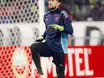 Goleiro do Flamengo alvejado em tentativa de assalto treina normalmente