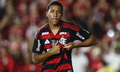 Jovem Joshua, herói do Flamengo, destaca relação com Filipe Luís