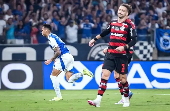 Kaio Jorge comemora o primeiro gol do Cruzeiro sobre o Flamengo (Foto: Gustavo Aleixo/Cruzeiro)
