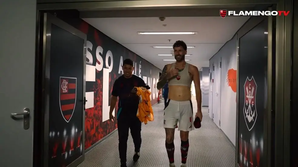 Léo Pereira no vestiário do Flamengo