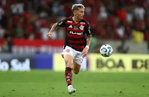 “Prioridade é o Varela”, diz Boto sobre renovações de jogadores. (Foto: Gilvan de Souza/Flamengo)