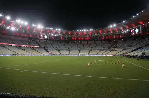 Publicidade no Maracanã é objeto de disputa judicial envolvendo o Flamengo (Foto: Marcelo Theobald)