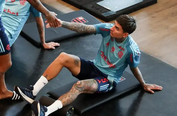Pulgar na academia do Ninho do Urubu (Foto: Gilvan de Souza / Flamengo)