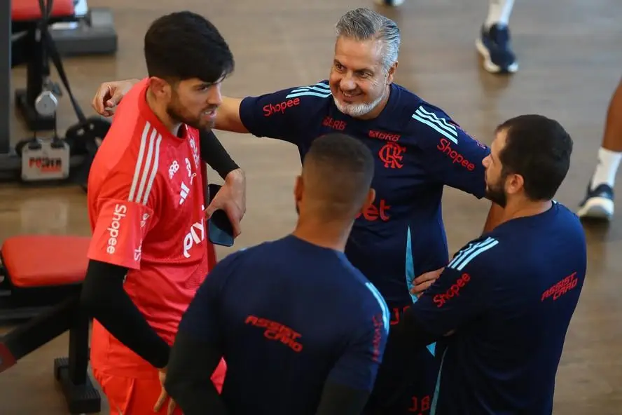 Rossi conversa com Boto no CT do Flamengo