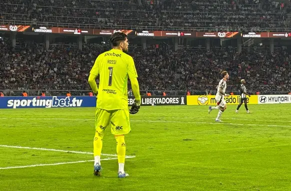 Rossi em ação pelo Flamengo contra o Central Córdoba (Foto: Emanuelle Ribeiro)