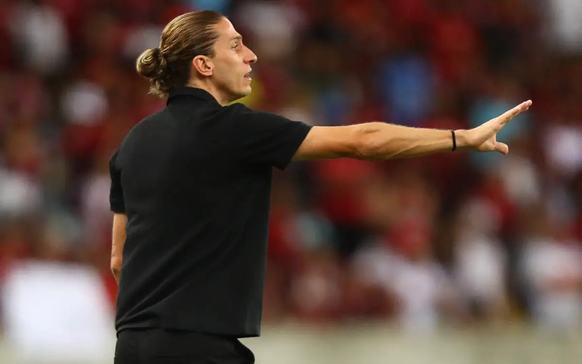 Técnico do Flamengo, Filipe Luís orienta o time contra o Bahia